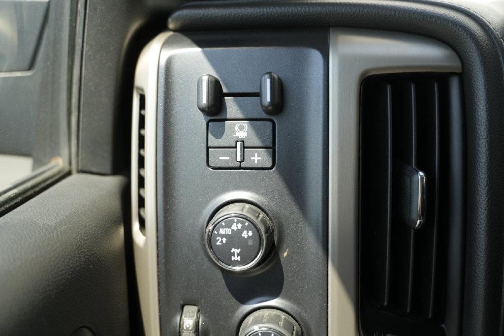Used 2016 GMC Sierra 1500 Denali w/ Enhanced Driver Alert Package AWD/4WD image 49