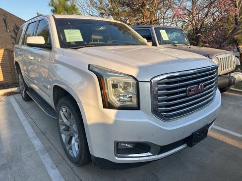Used 2017 GMC Yukon SLT w/ Premium Edition image 2