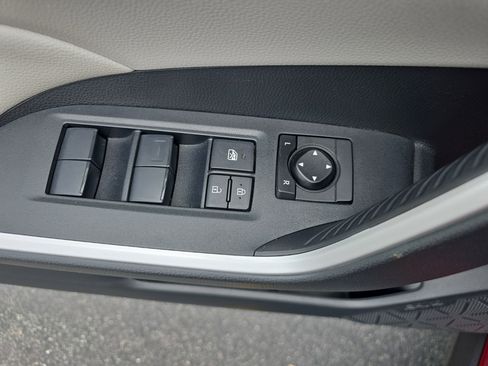 Used 2020 Toyota RAV4 XLE w/ Convenience Package FWD image 29