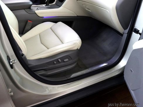 Used 2017 Cadillac XT5 Luxury image 34