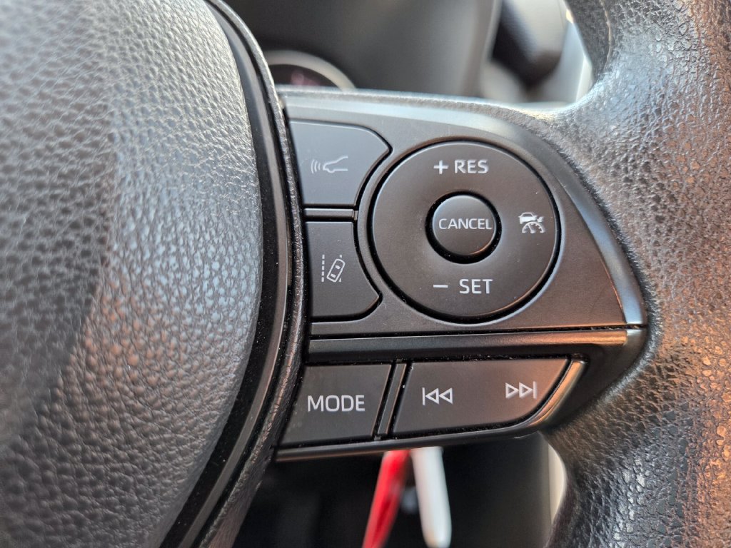 Used 2025 Toyota RAV4 LE AWD/4WD image 14