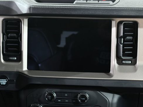 Used 2025 Ford Bronco Outer Banks image 9