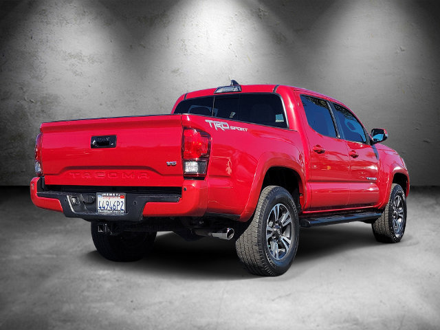 Used 2019 Toyota Tacoma TRD Sport w/ Technology Package RWD image 3