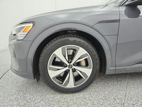 Used 2024 Audi Q8 e-tron Premium Plus AWD/4WD image 17