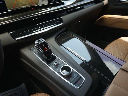 Used 2024 Cadillac Escalade ESV Premium Luxury w/ Performance Package AWD/4WD image 31