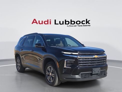 Used 2024 Chevrolet Traverse LT image 1