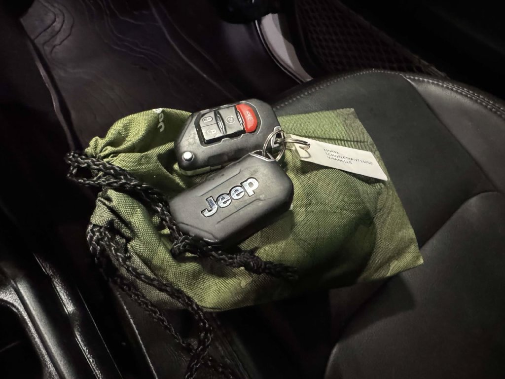 Used 2021 Jeep Wrangler Unlimited Sahara AWD/4WD image 36