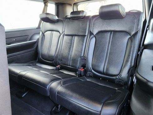 Used 2023 Jeep Wagoneer L Series III image 16