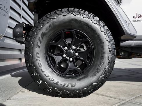 Used 2020 Jeep Gladiator Rubicon image 3