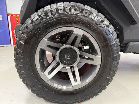 Used 2023 Jeep Gladiator Sport image 29