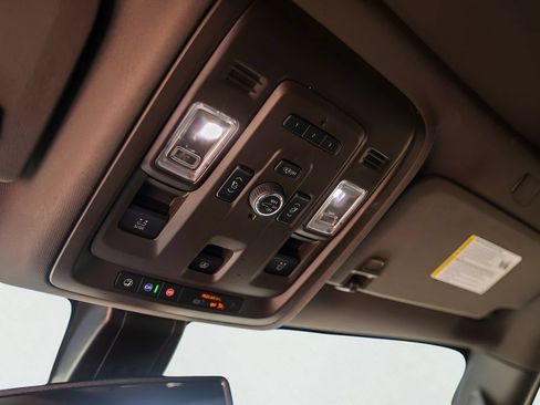 Used 2022 Chevrolet Tahoe Z71 w/ Z71 Off-Road Package AWD/4WD image 25