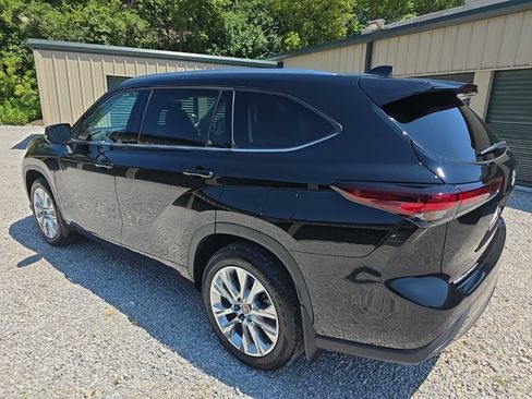Certified 2026 Toyota Highlander Limited AWD/4WD image 4