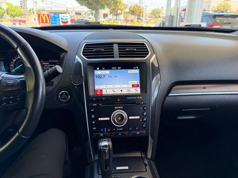 Used 2017 Ford Explorer Limited FWD image 9