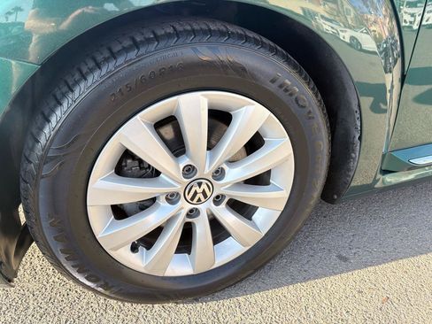 Used 2017 Volkswagen Beetle 1.8T S FWD image 5