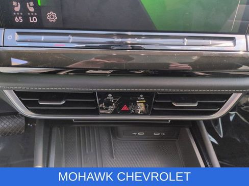 Used 2025 Volkswagen Atlas SEL image 19