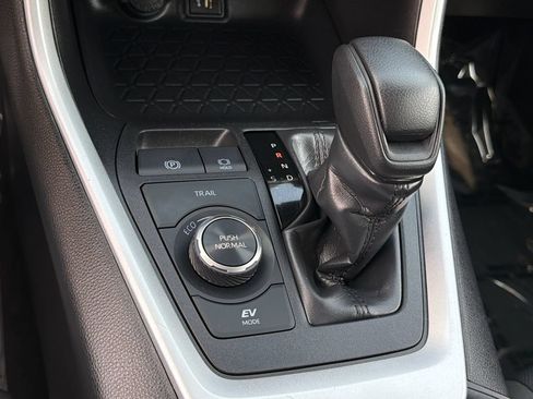 Used 2025 Toyota RAV4 XLE AWD/4WD image 29