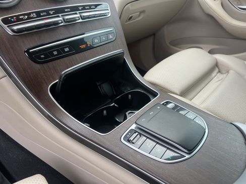 Used 2022 Mercedes-Benz GLC 300 image 25
