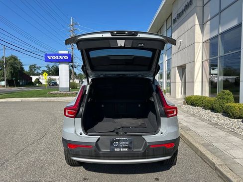 Used 2025 Volvo XC40 B5 Plus AWD/4WD image 5