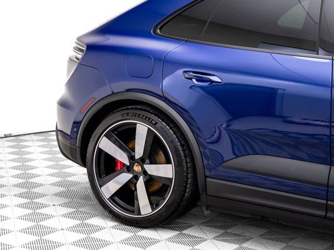 Certified 2025 Porsche Macan 4S Electric image 33