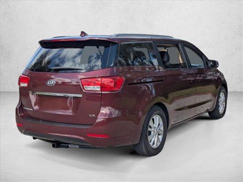 Used 2017 Kia Sedona LX w/ LX Essentials Premium Package image 5
