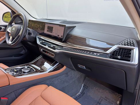 Used 2025 BMW X7 xDrive40i AWD/4WD image 15