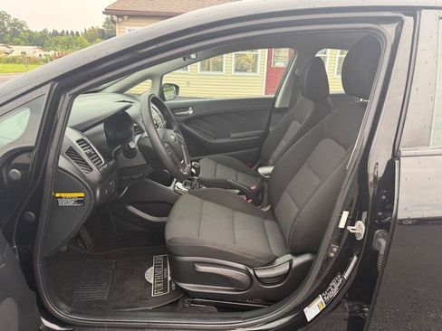 Used 2017 Kia Forte LX FWD image 3