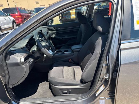 Used 2025 Nissan Altima 2.5 SV FWD image 27