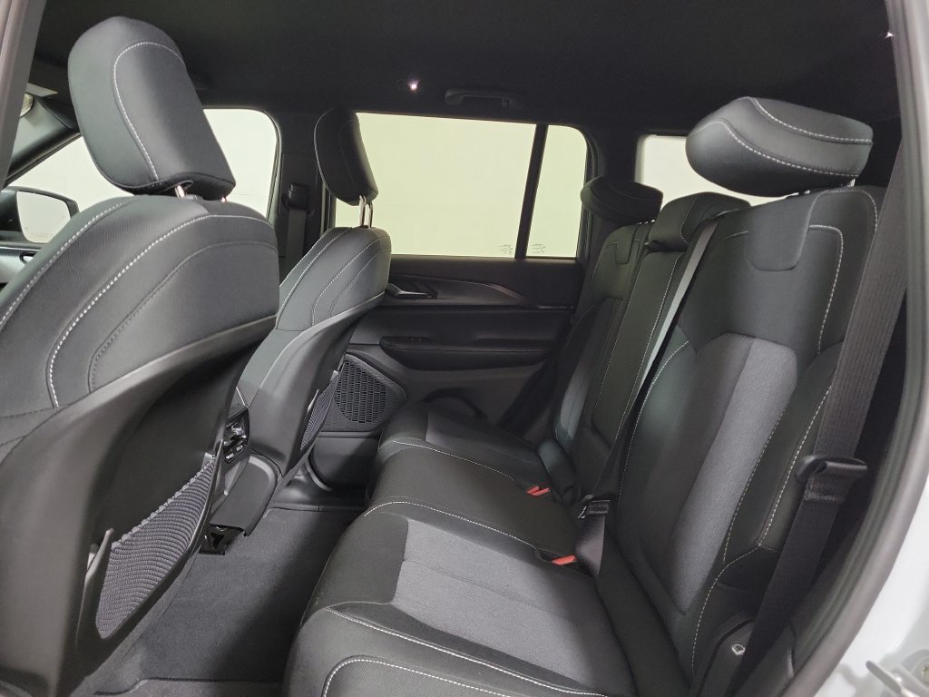 New 2026 Jeep Grand Cherokee Laredo RWD image 23