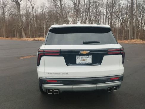 Used 2026 Chevrolet Traverse LT image 3