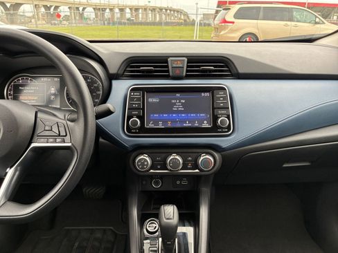 Used 2025 Nissan Versa SV FWD image 14