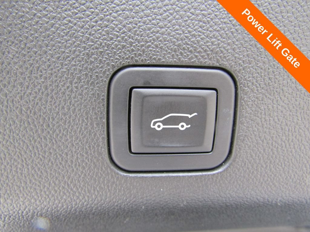Used 2025 GMC Yukon Denali AWD/4WD image 22