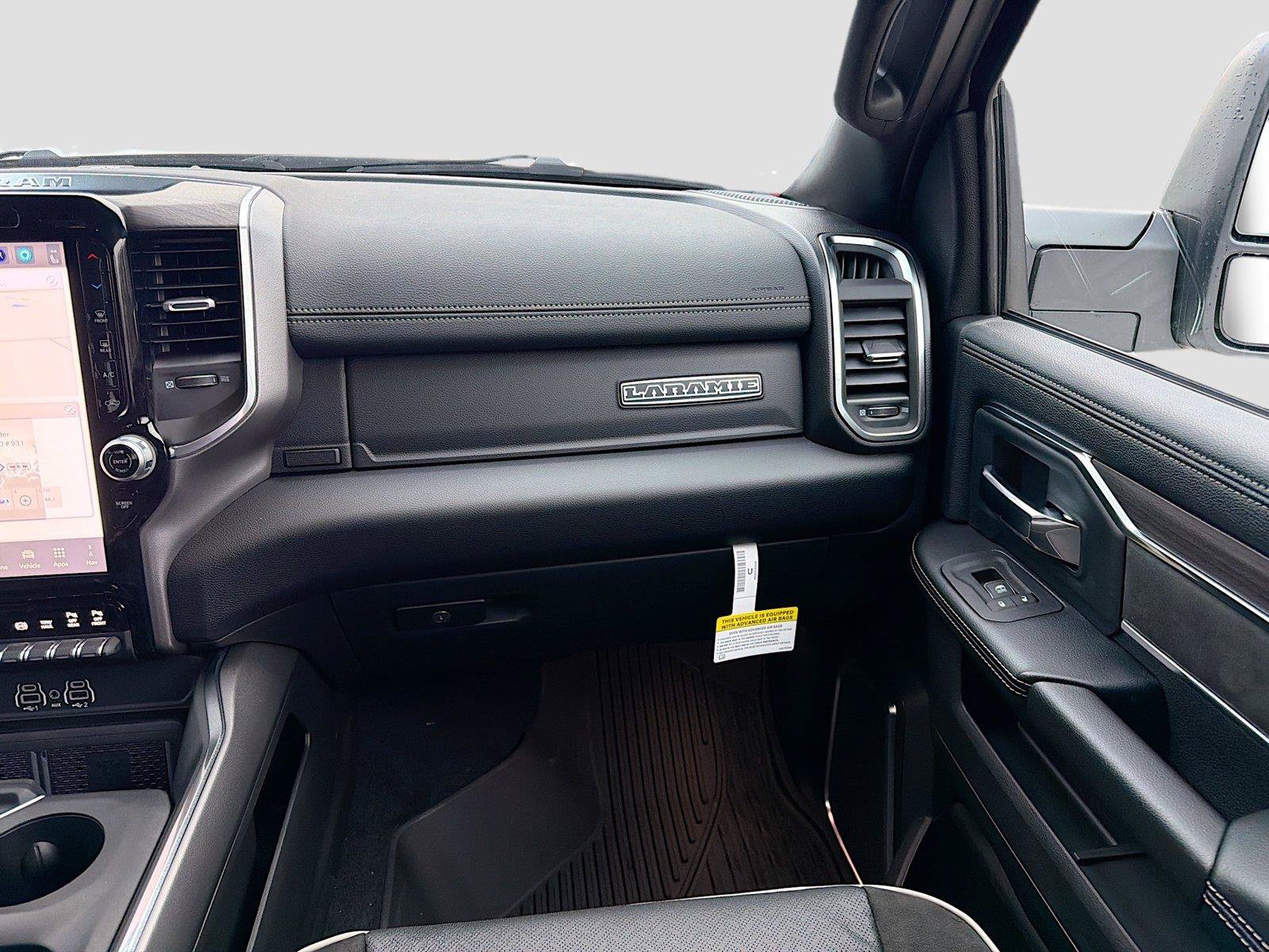 New 2026 RAM 2500 Laramie AWD/4WD image 17