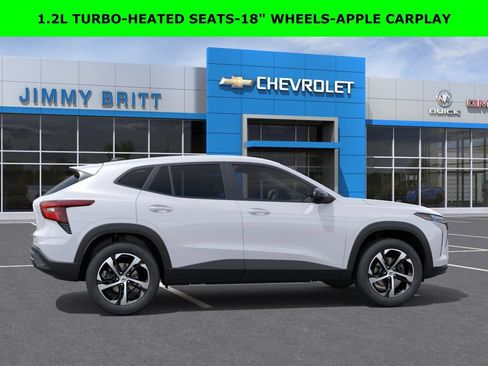 Used 2026 Chevrolet Trax RS w/ Driver Confidence Package FWD image 11