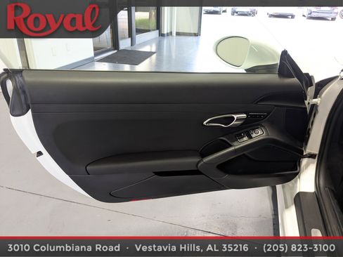 Used 2018 Porsche 718 Cayman RWD image 10