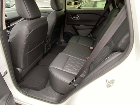 New 2026 Nissan Rogue Platinum image 8