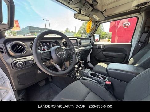 Used 2023 Jeep Gladiator Sport image 19