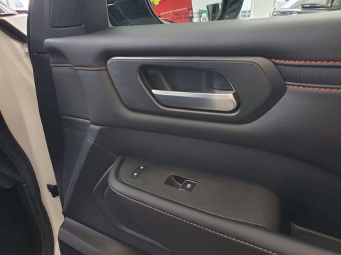 New 2025 Nissan Armada PRO-4X AWD/4WD image 17
