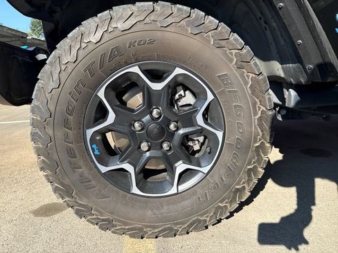 Used 2022 Jeep Wrangler Unlimited Rubicon 4xe AWD/4WD image 22