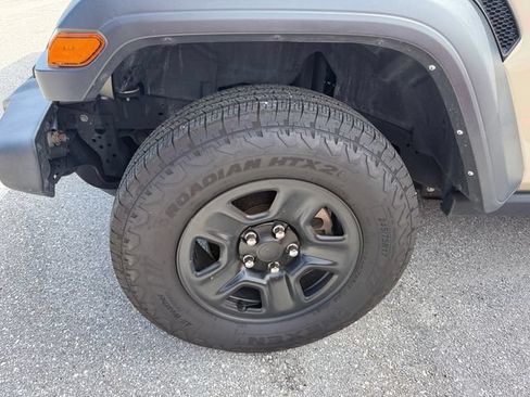 Used 2022 Jeep Wrangler Unlimited Sport AWD/4WD image 4