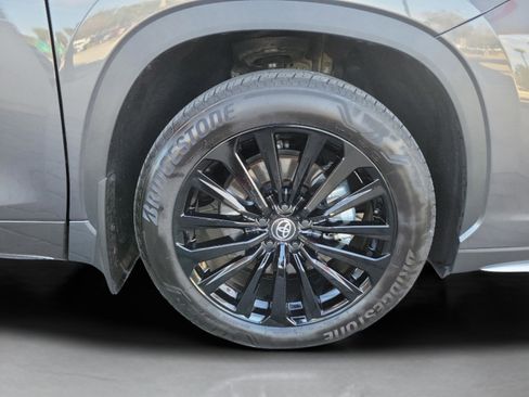 Certified 2025 Toyota Highlander XSE image 10