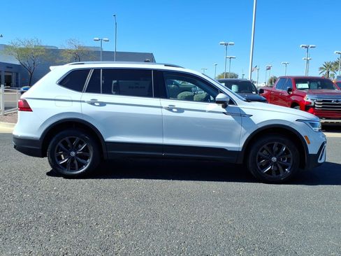 Certified 2024 Volkswagen Tiguan SE image 8