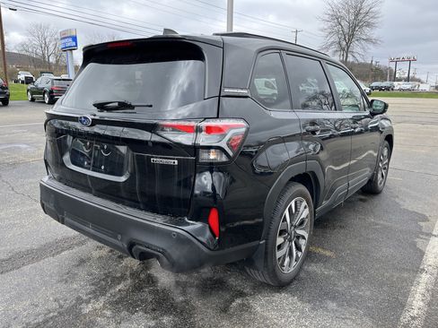 Used 2025 Subaru Forester Touring AWD/4WD image 4
