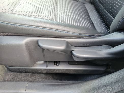 Used 2025 Chevrolet Trax LT FWD image 19