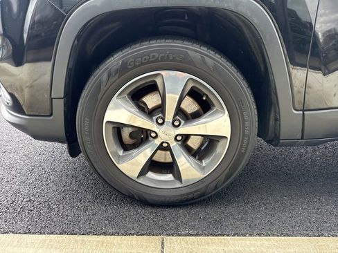 Used 2019 Jeep Cherokee Limited image 8