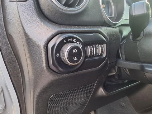 Used 2022 Jeep Gladiator Overland w/ Popular Equipment Package image 9