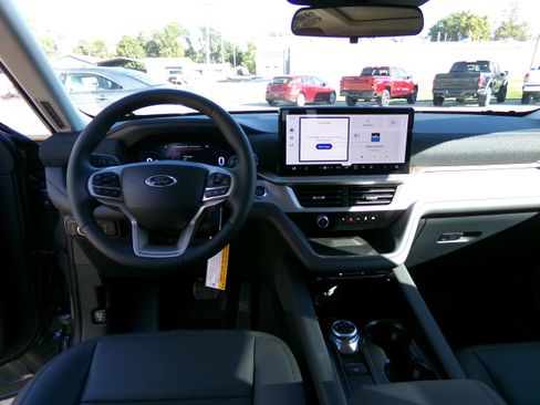 New 2025 Ford Explorer Active image 14