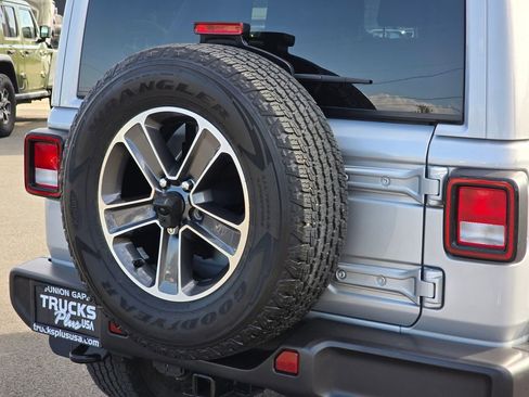 Used 2023 Jeep Wrangler Sahara w/ Cold Weather Group image 15