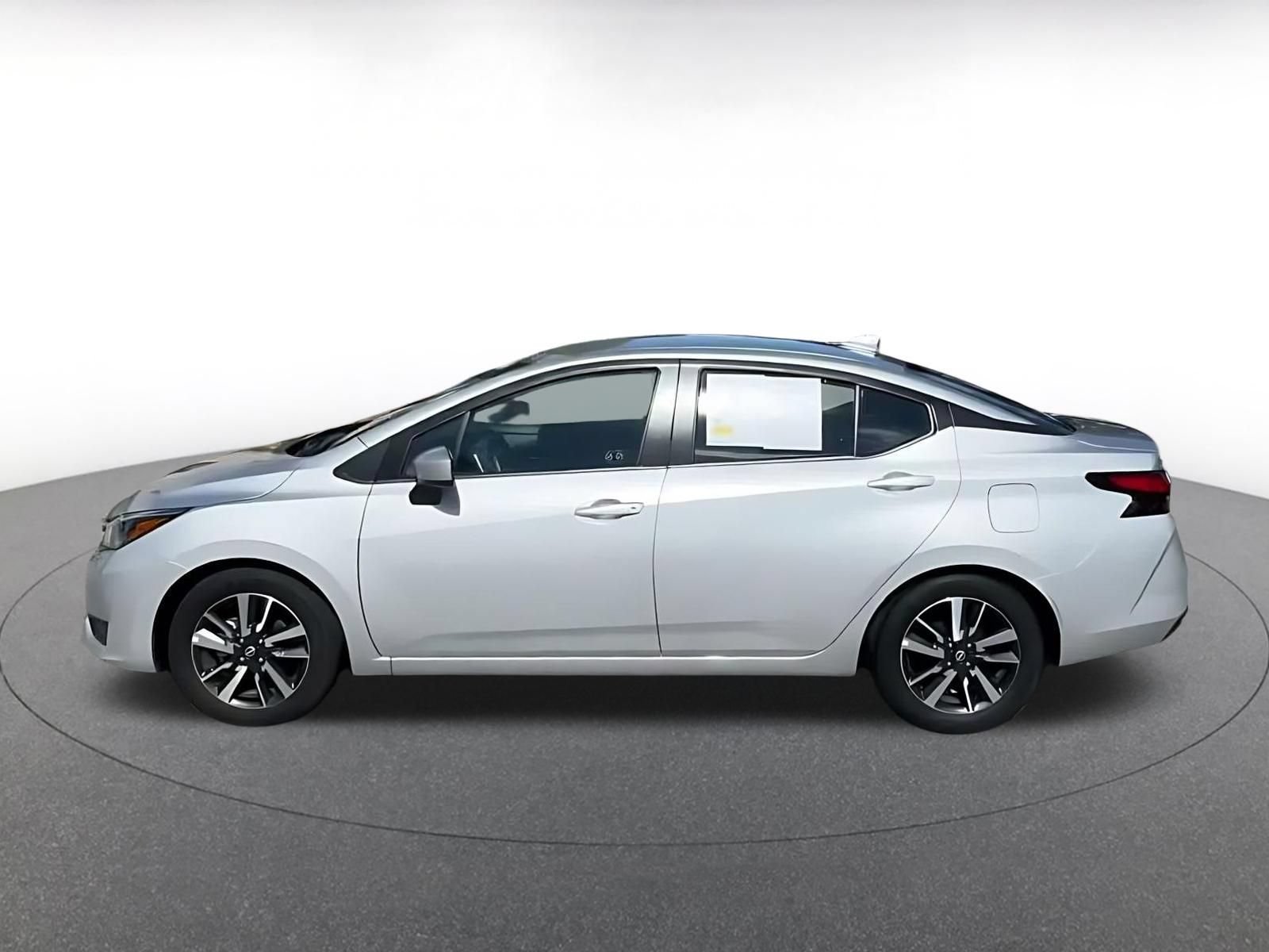 Used 2025 Nissan Versa SV FWD image 8