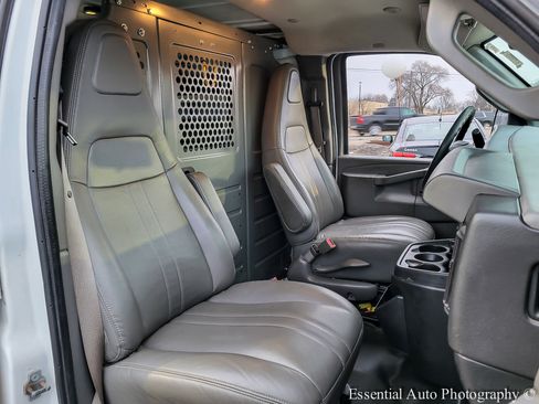 Used 2019 Chevrolet Express 2500 image 24
