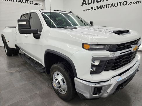 Used 2025 Chevrolet Silverado 3500 LT w/ All Star Edition image 2
